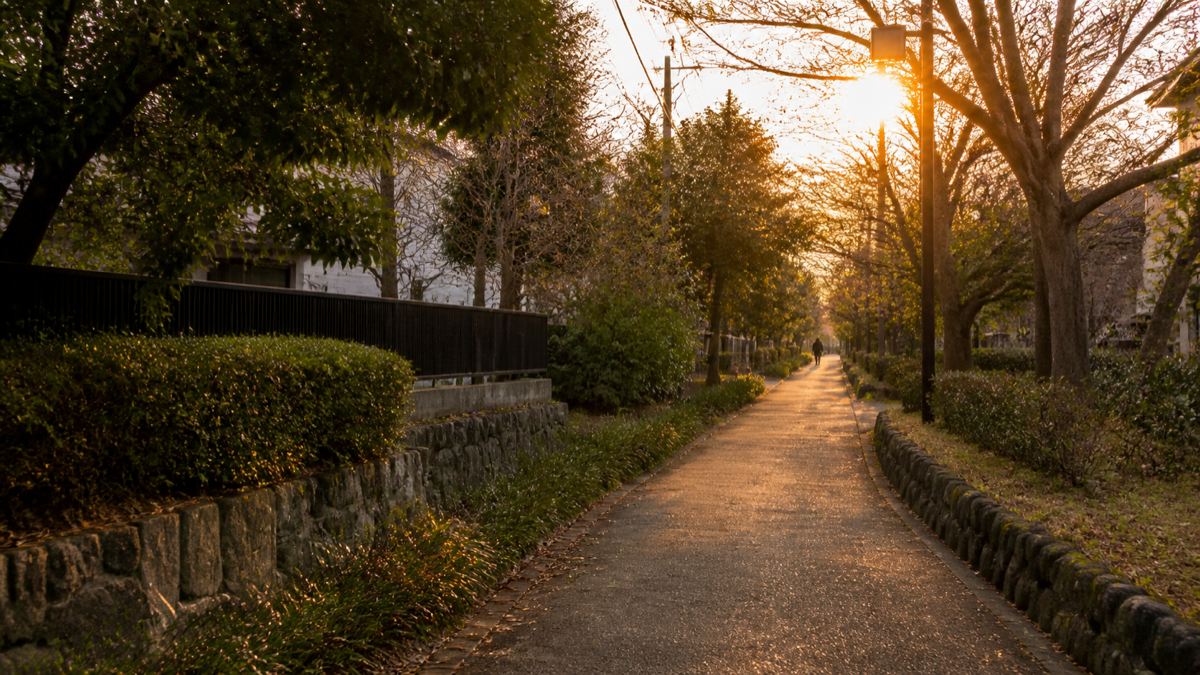 夕方の散歩道で気持ちを切り替える場面のイメージ